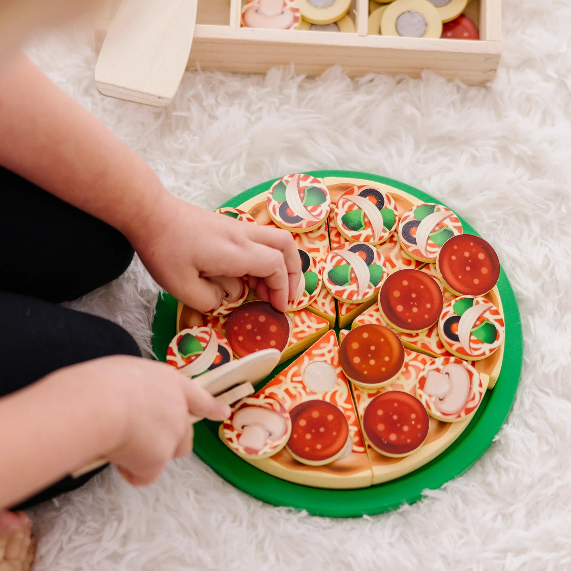 Wooden Pizza Toy by Melissa & Doug